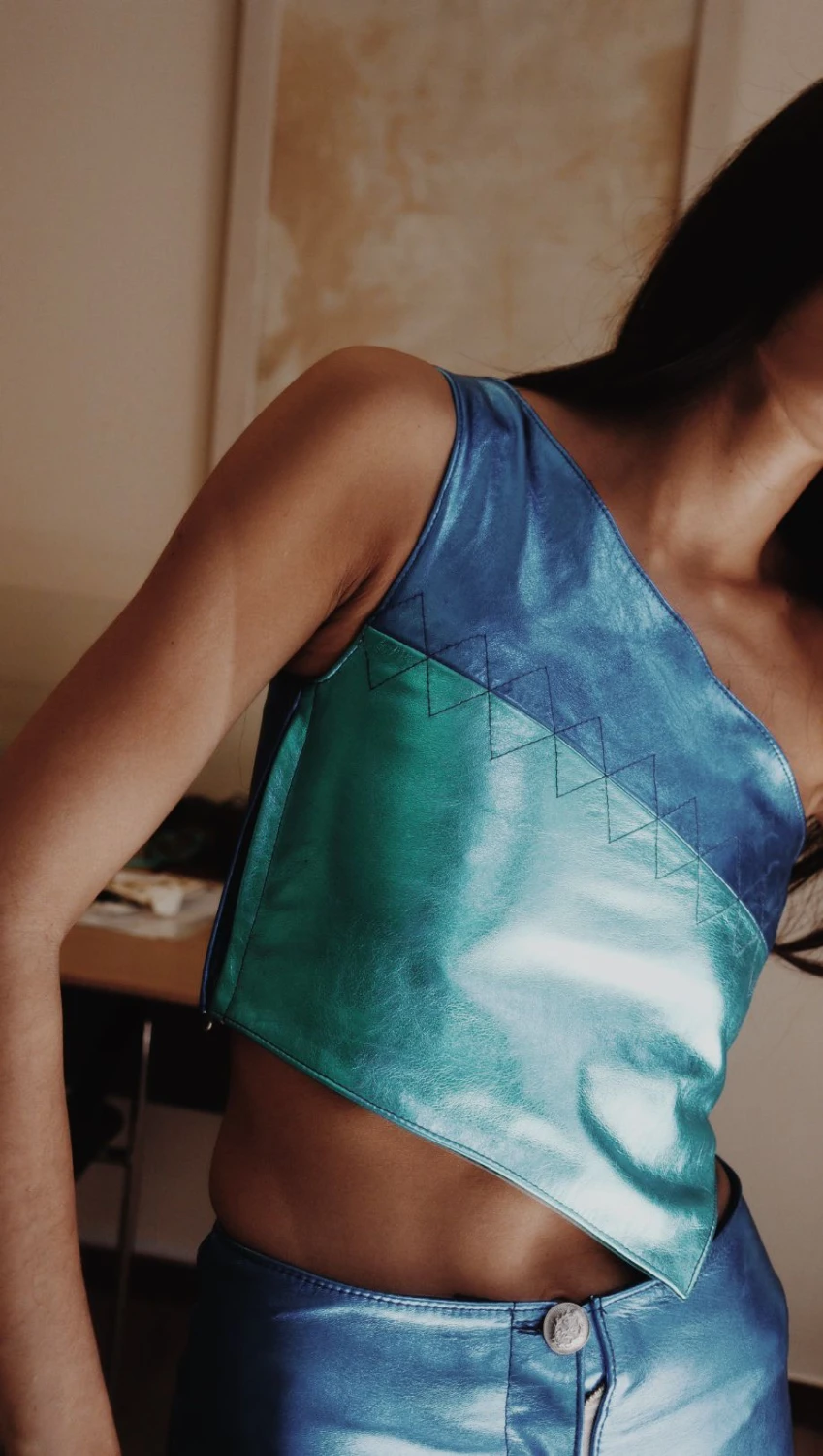Diagonal Top