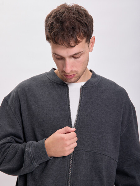 Campera deportiva lavada Negro