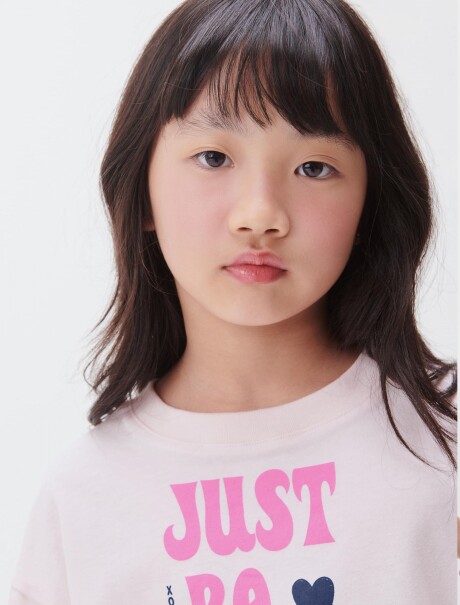 CAMISETA INFANTIL CON ESTAMPA ROSA