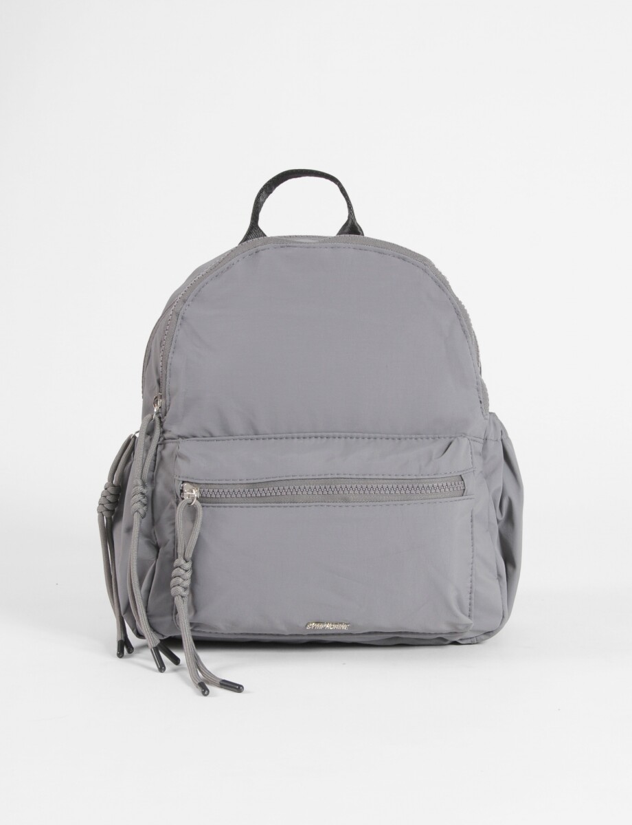 Mochila mediana cierres con strap carry - gris 