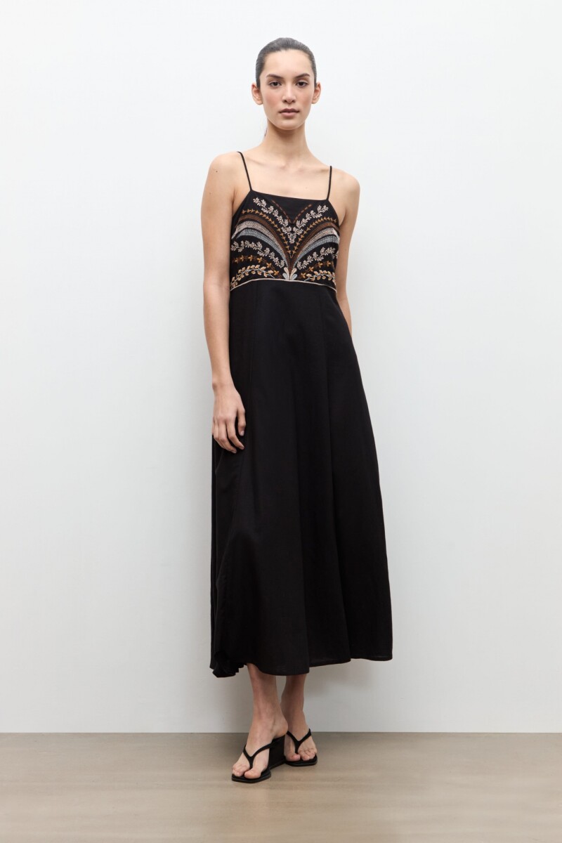 Maxi vestido con bordado negro