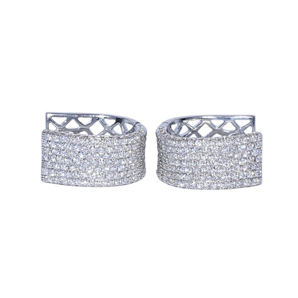 Aros Oro 18 k blanco con brillantes, engarce pavé. Aros Oro 18 k blanco con brillantes, engarce pavé.