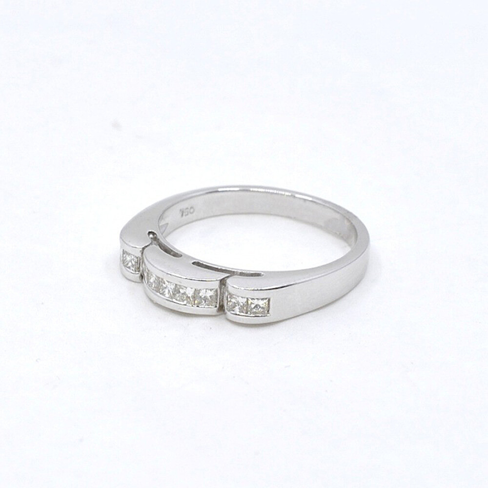 Anillo En Oro 18K Blanco Con Brillantes Anillo En Oro 18K Blanco Con Brillantes