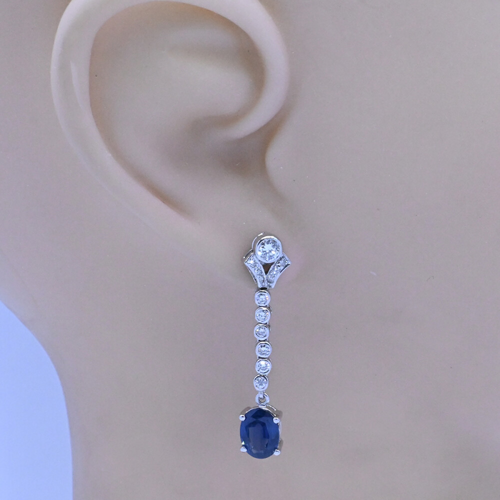 Caravanas oro 18k blanco con brillantes y zafiros oval. Caravanas oro 18k blanco con brillantes y zafiros oval.