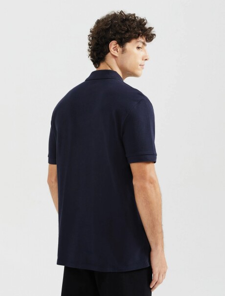 CAMISA DE CUELLO CON BORDADO AZUL OSCURO