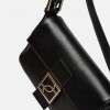Cartera al hombro Signature en cuero graneado Negro