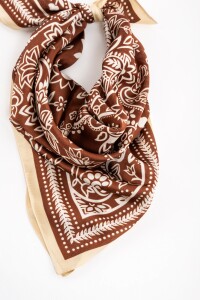Bandana Arabescos Clásicos Chocolate