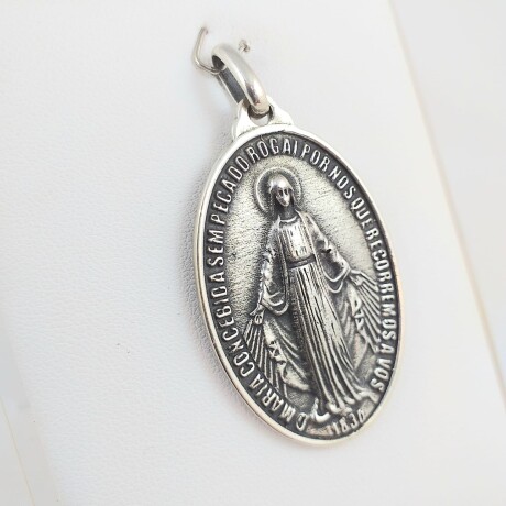 Medalla religiosa de plata 925, Virgen Milagrosa, medidas 41mm*29mm. Medalla religiosa de plata 925, Virgen Milagrosa, medidas 41mm*29mm.