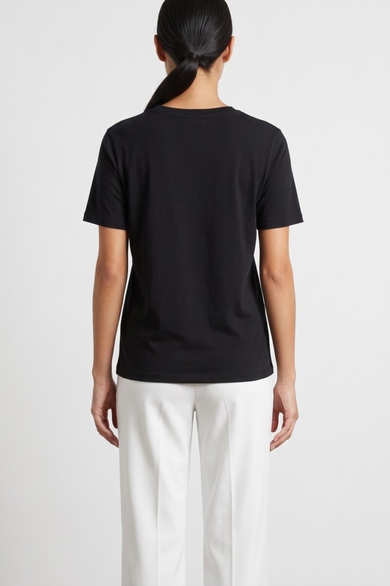 REMERA ESTAMPA NEGRO