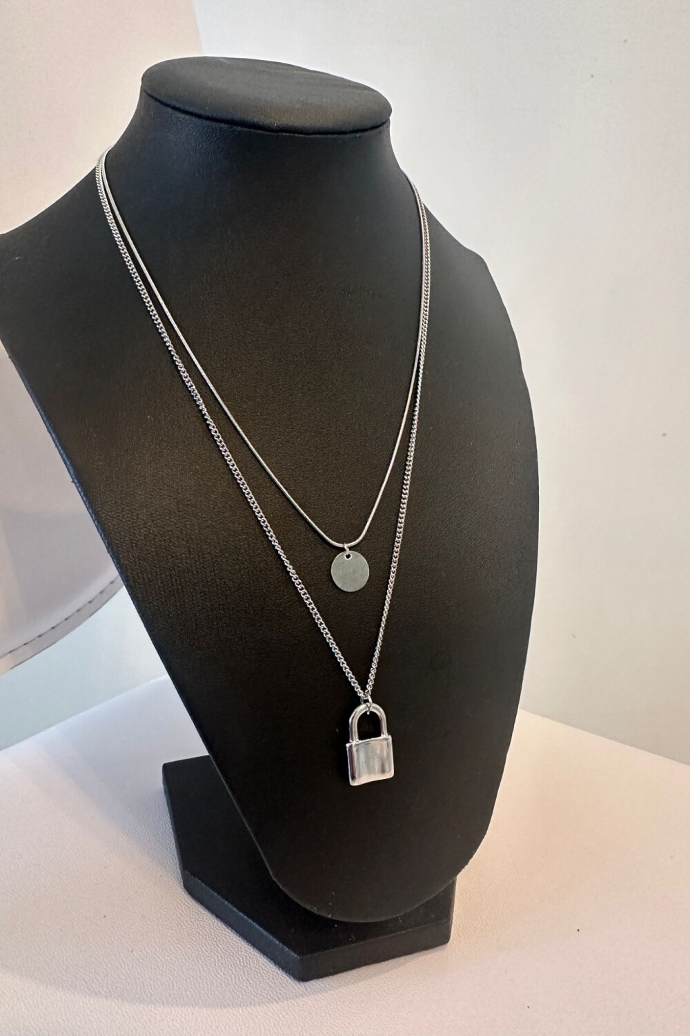 Collar doble con candado Collar doble con candado