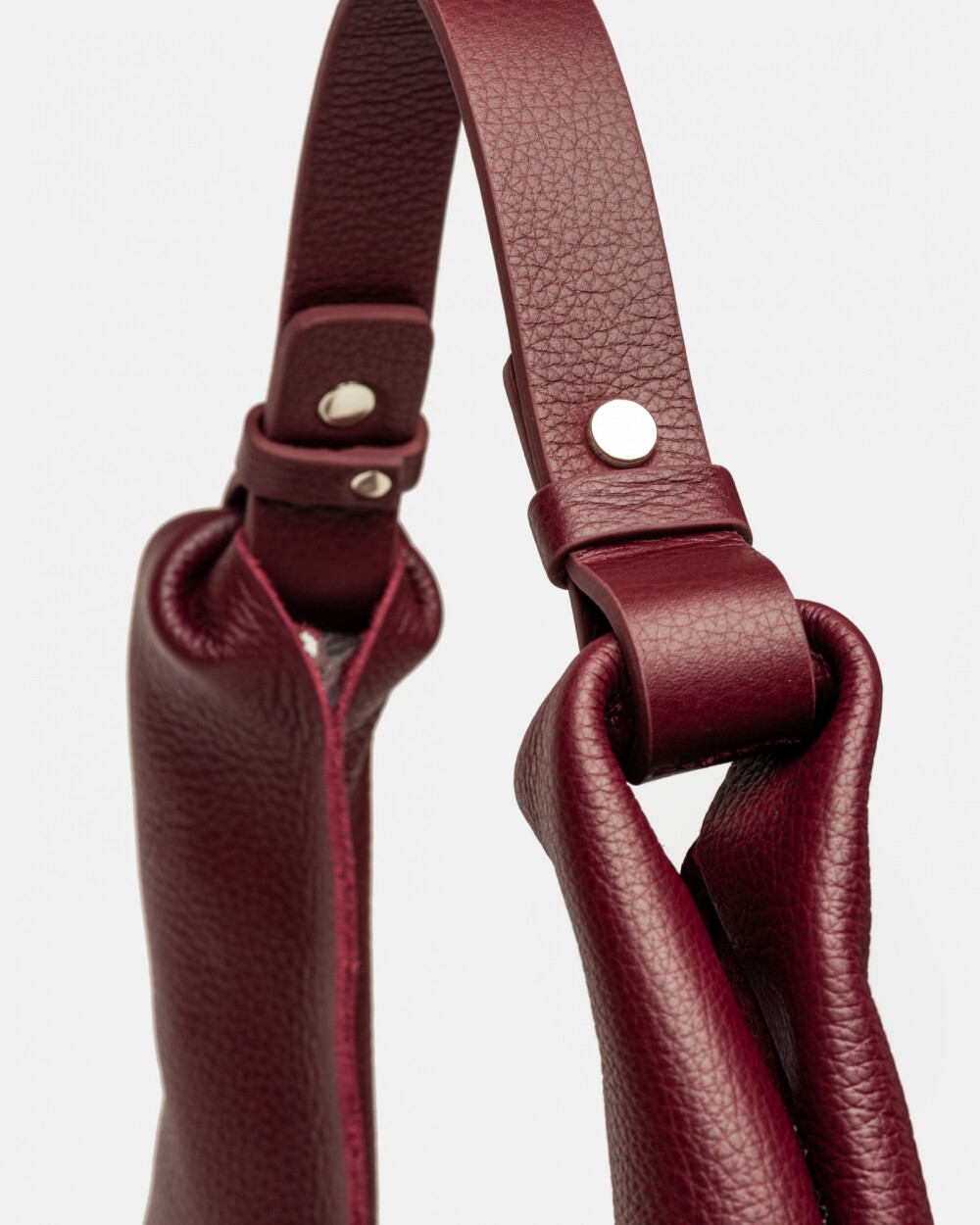 Bolso Signature en cuero graneado Bordeaux