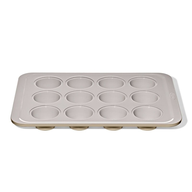 Molde para muffins de metal con revestimiento de ceramica para hornear OXO Molde para muffins de metal con revestimiento de ceramica para hornear OXO