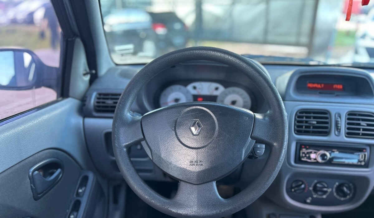Renault Clio Expression 1.0 2006 Renault Clio Expression 1.0 2006