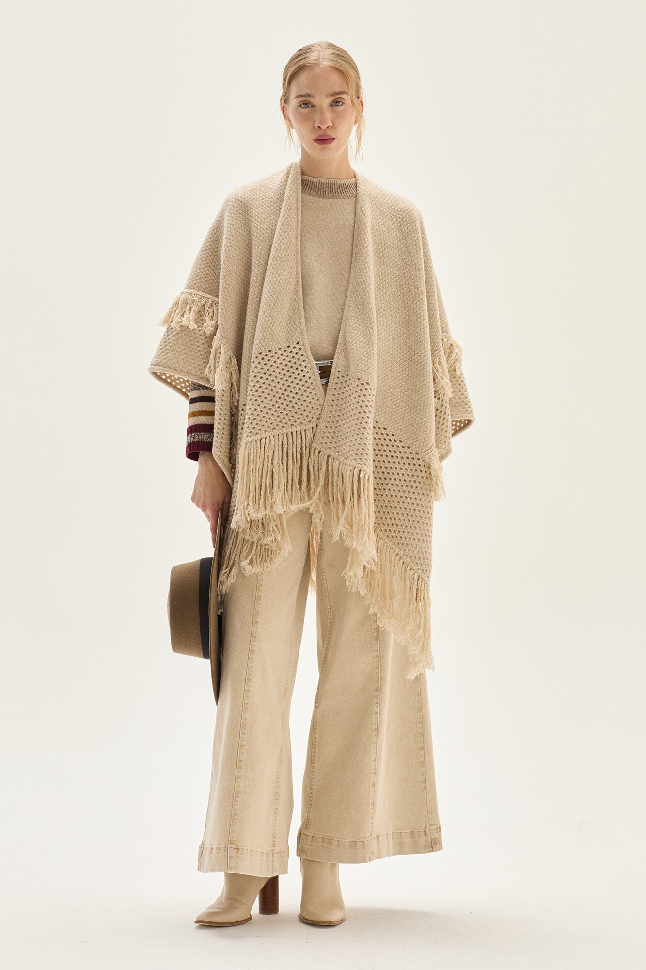 Sumerced Ruana Ruana Suri - Beige — Saura