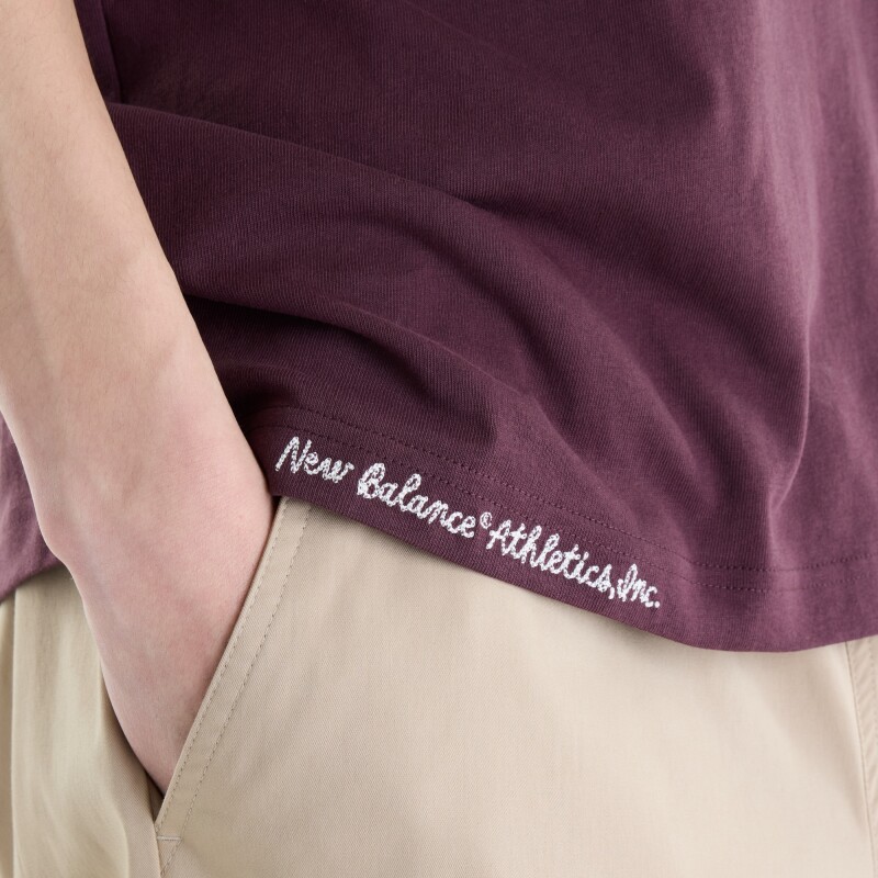 Remera New Balance de Hombre - Varsity - MT62M4ZXYLR BORDEAUX