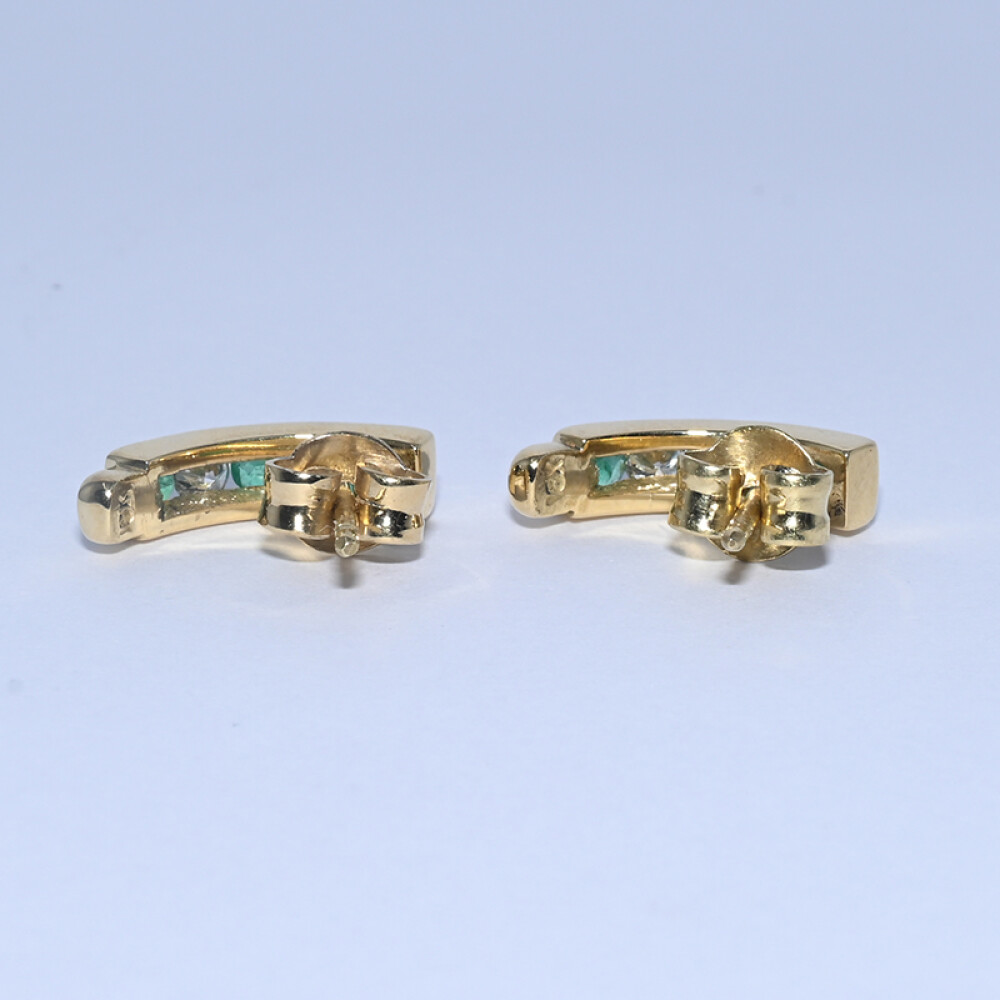 Caravanas oro 18 k con esmeraldas y brillantes. Caravanas oro 18 k con esmeraldas y brillantes.