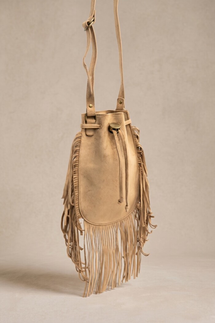 Cartera Flecos Gamuza Vegana Camel