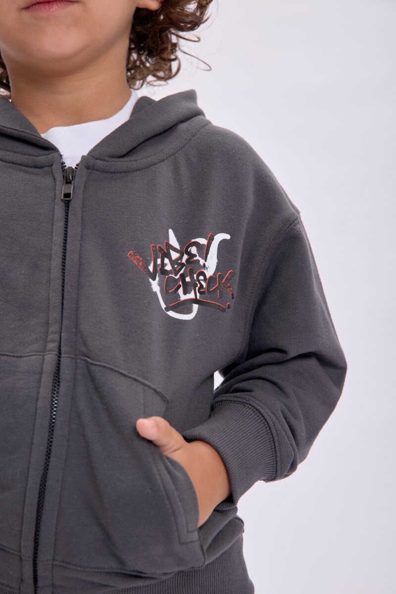 Campera deportiva Vibe Check Gris Oscuro