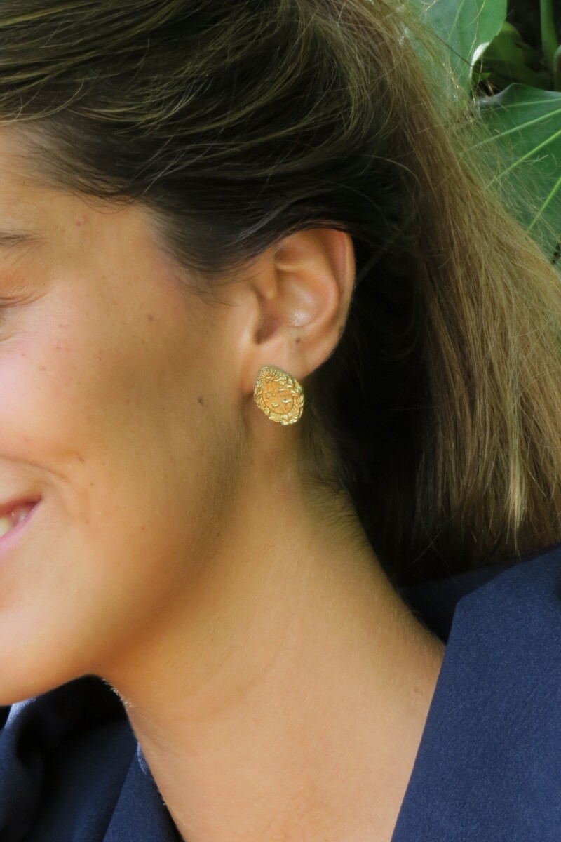 Escudo Earrings Dorado