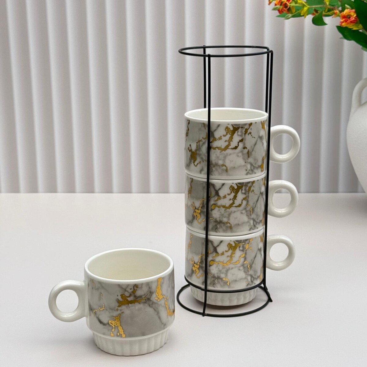 Juego De 4 Tazas Cerámica Apilables Base Metálica 250 ml. 
