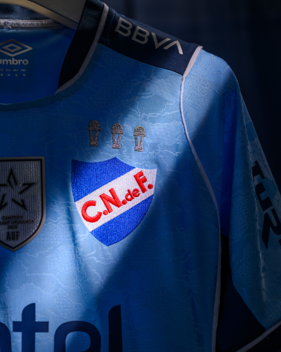 CAMISETA CELESTE EDICION 26 Nacional Oficial Hombre - S07 