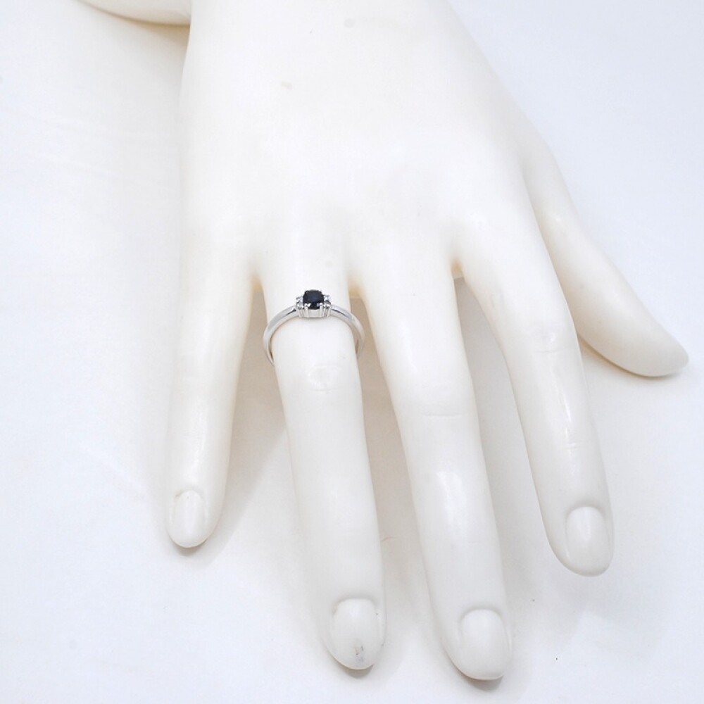 Anillo oro blanco 18k , zafiro y brillantes Anillo oro blanco 18k , zafiro y brillantes
