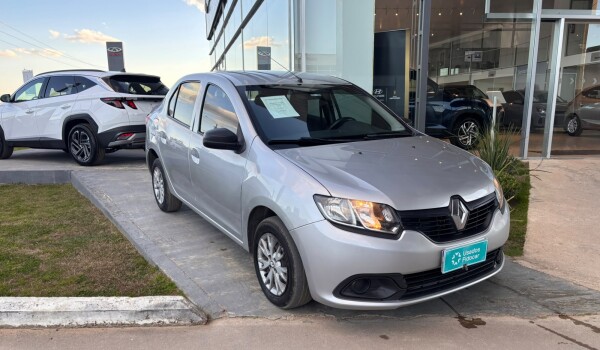 Renault Logan Authentique 1,6 - 2018 Renault Logan Authentique 1,6 - 2018