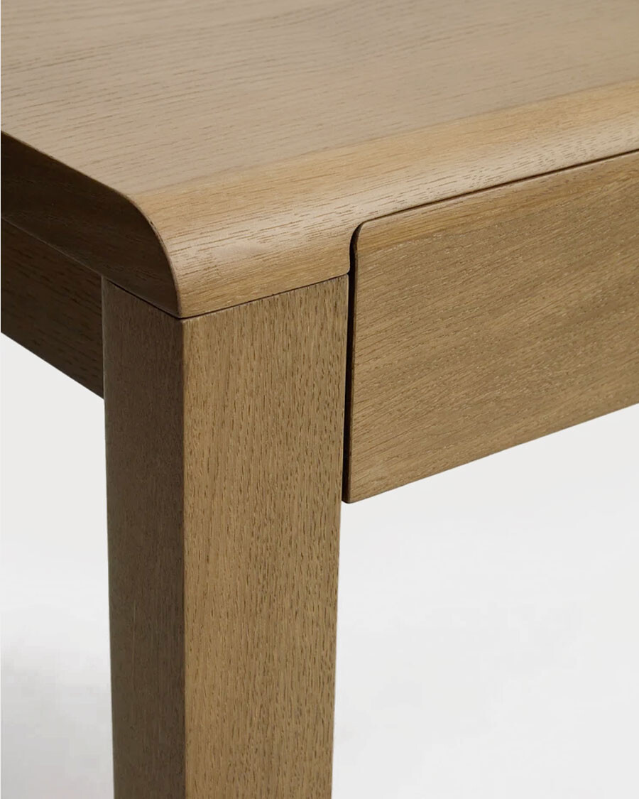 Mesa Arelida en chapa de roble y madera maciza de roble con acabado marrón claro 220 x 100 cm FSC Mix Credit Mesa Arelida en chapa de roble y madera maciza de roble con acabado marrón claro 220 x 100 cm FSC Mix Credit
