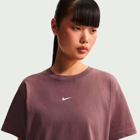 Remera Nike Sportswear Classic Tee De Mujer Morado