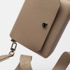 Bandolera Menorca en cuero graneado Taupe Niquel