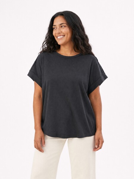 REMERA LIORA NEGRO.
