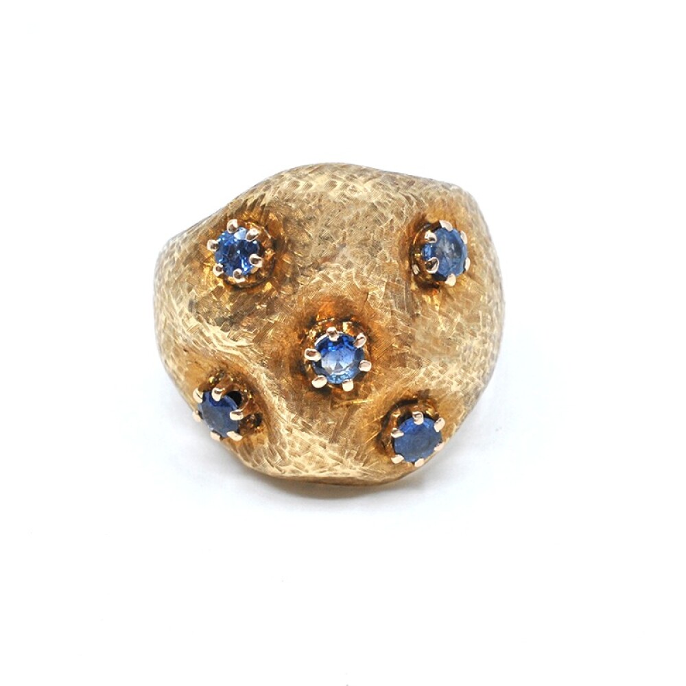 Anillo en oro 18k y zafiros. Anillo en oro 18k y zafiros.