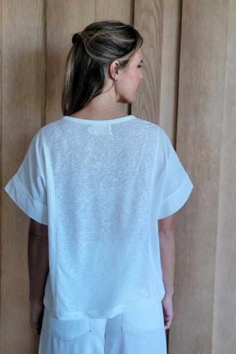 Remera Clavel Crudo