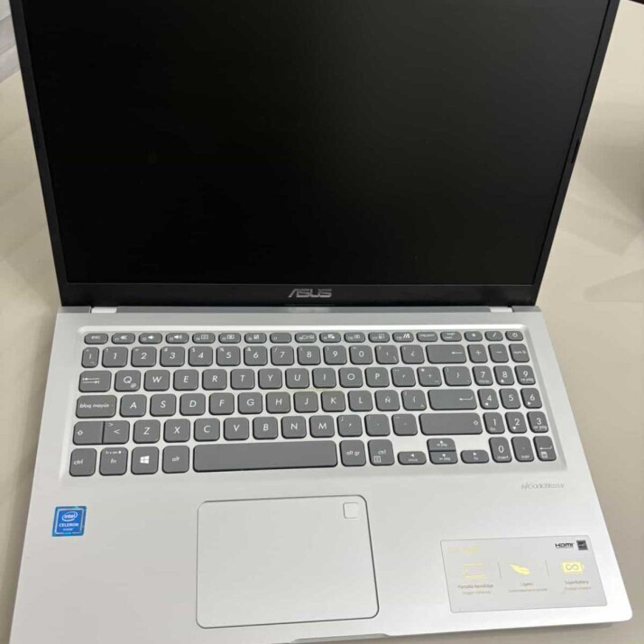 ASUS X515M - 4 GB RAM ASUS X515M - 4 GB RAM