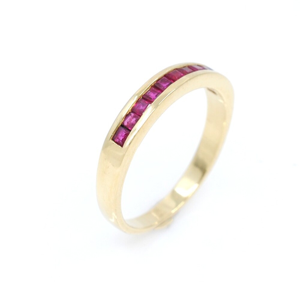 Anillo en oro 18k amarillo y rubies corte carre Anillo en oro 18k amarillo y rubies corte carre
