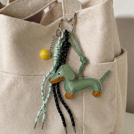 Llavero con accesorios Perrito Salchicha Verde Agua