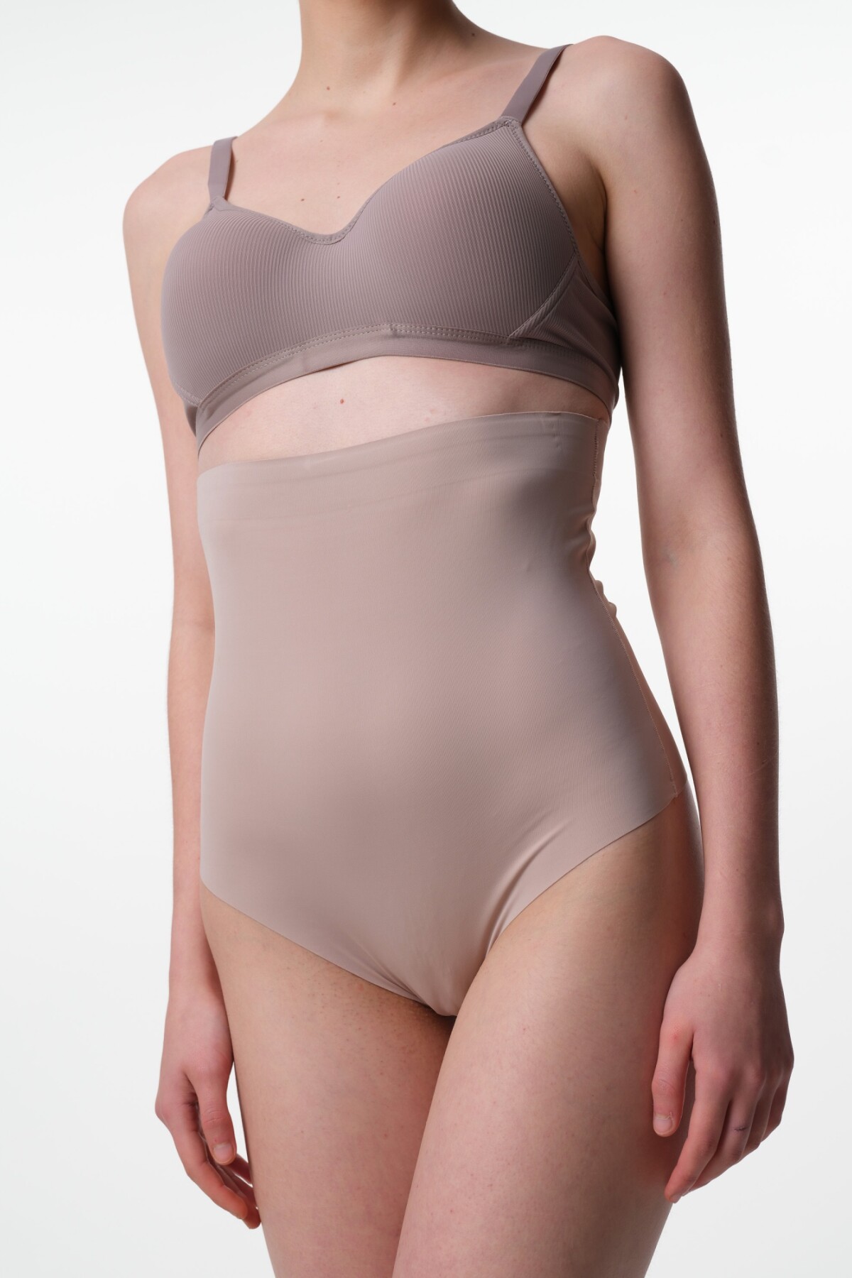 Colaless Slim Ruby Beige