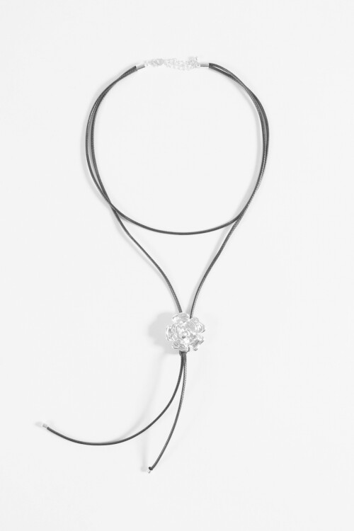 Collar cordón rosa metálica negro