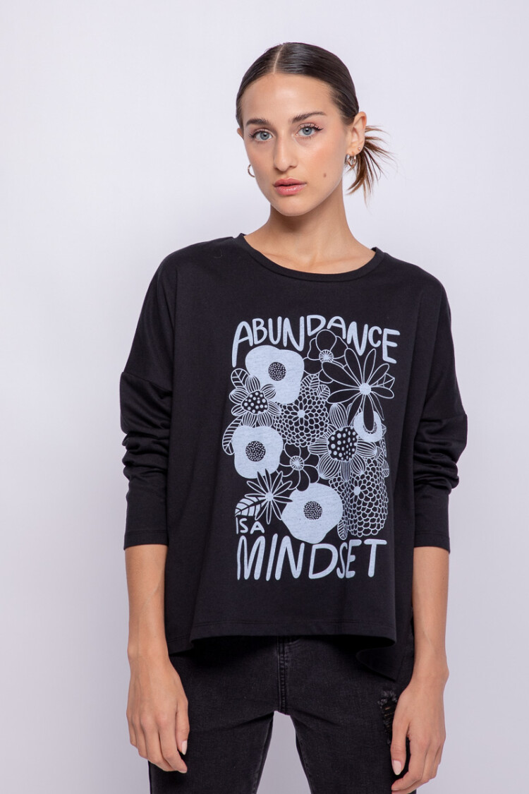 REMERA ABUNDANCE Negro