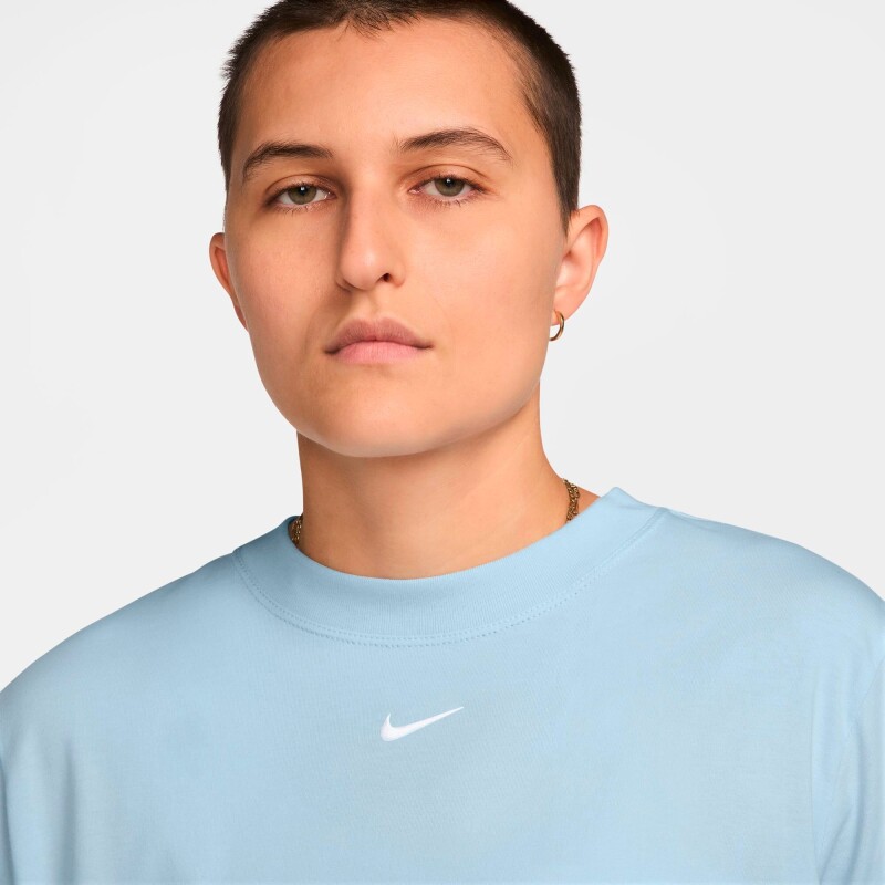 Remera Nike Sportswear Tee Essentials de Mujer Azul