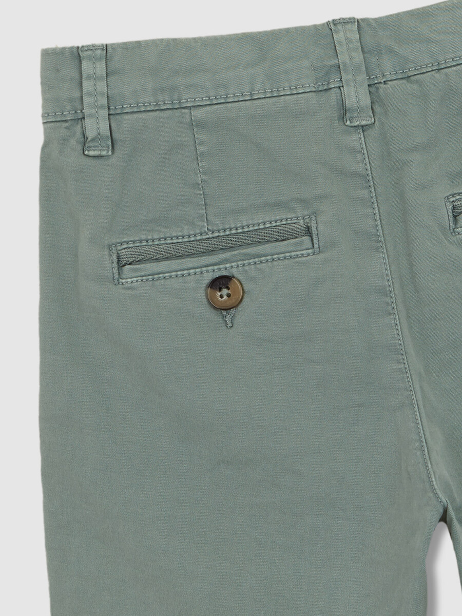 Chino Corto De Sarga Verde Oscuro