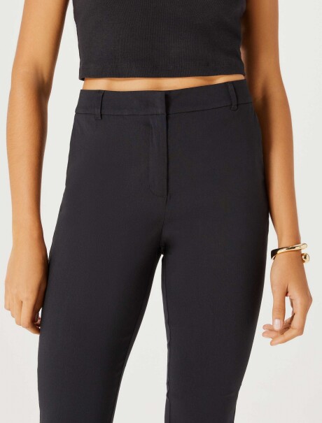 PANTALÓN BÁSICO SASTRERO NEGRO