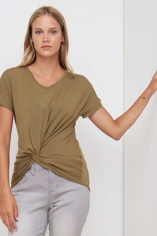 Remera Nudo OLIVA