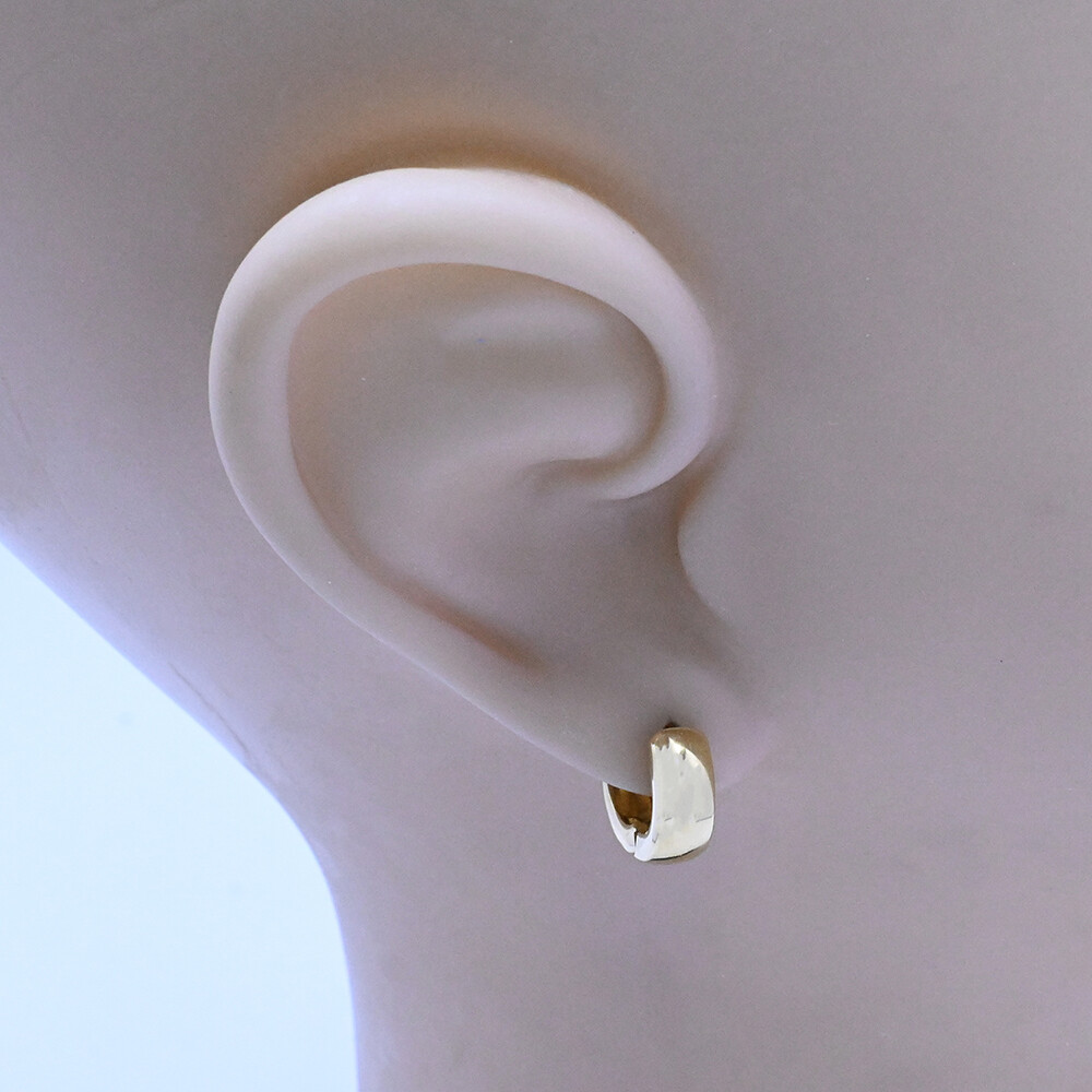 Aros oro 18k amarillo lisos chicos bombé. Aros oro 18k amarillo lisos chicos bombé.