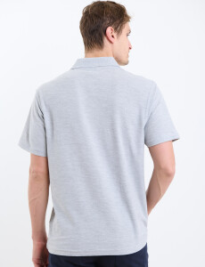 520857 REMERA FERAUD Gris