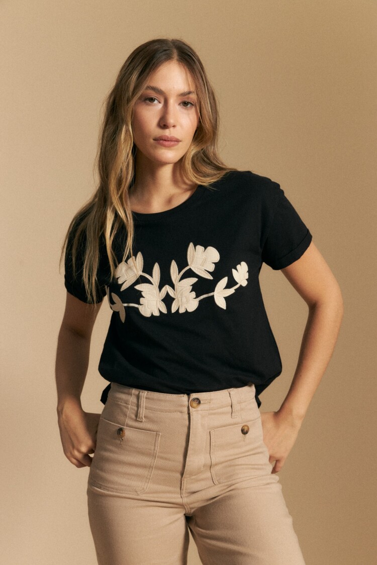 REMERA FLORALIA Negro