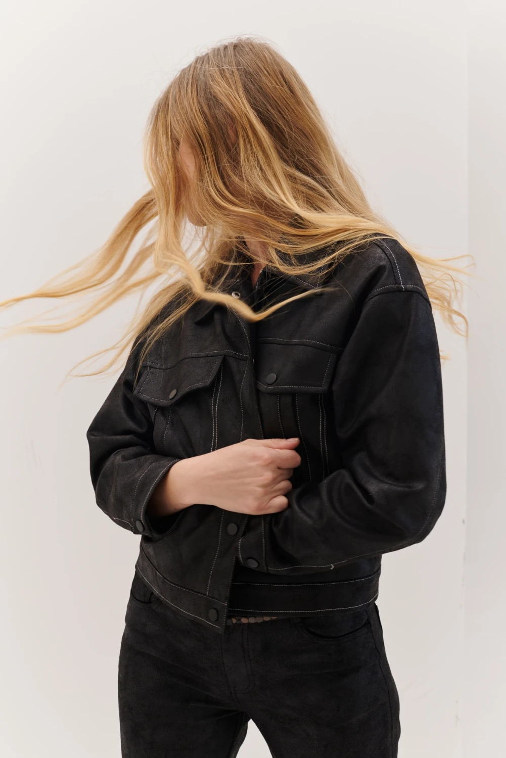 CHAQUETA VEGAN negro 1