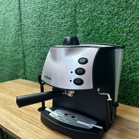 Cafetera Espresso y Capuccino Enxuta 850 Watts 15 Bares de Presión Cafetera Espresso y Capuccino Enxuta 850 Watts 15 Bares de Presión