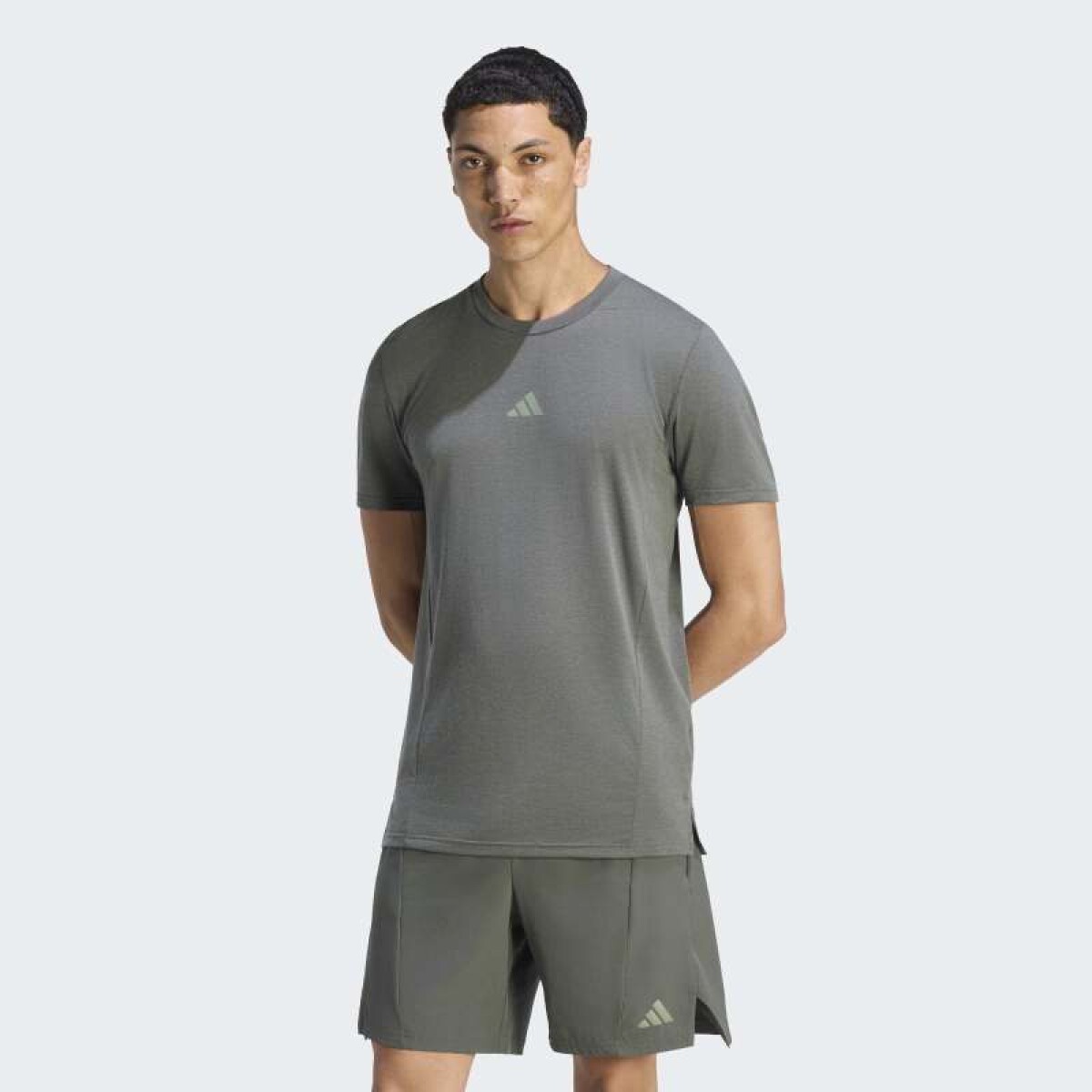 Remera Adidas Designed For Training - Gris 