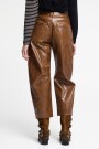 PANTALÓN SILUETA GLOBO Chocolate